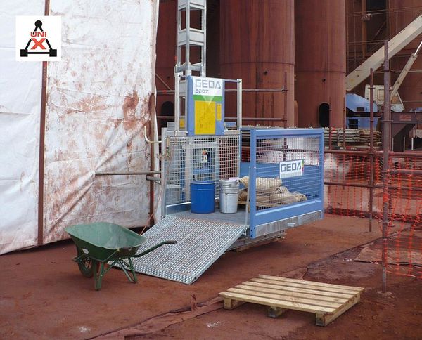 GEDA 500 Z en planta industrial junto a carretilla y palet de obra